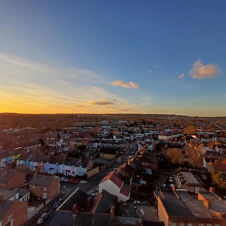 Luxury Apartment With Stunning Views On 10Th Floor Edgware Esterno foto