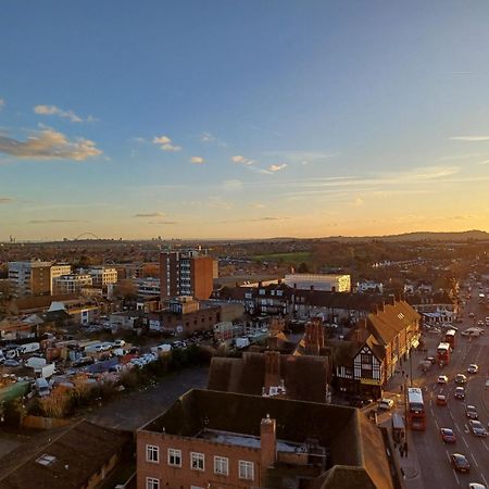 Luxury Apartment With Stunning Views On 10Th Floor Edgware Esterno foto