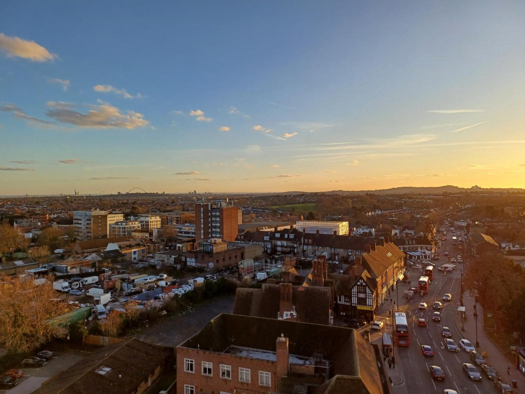 Luxury Apartment With Stunning Views On 10Th Floor Edgware Esterno foto